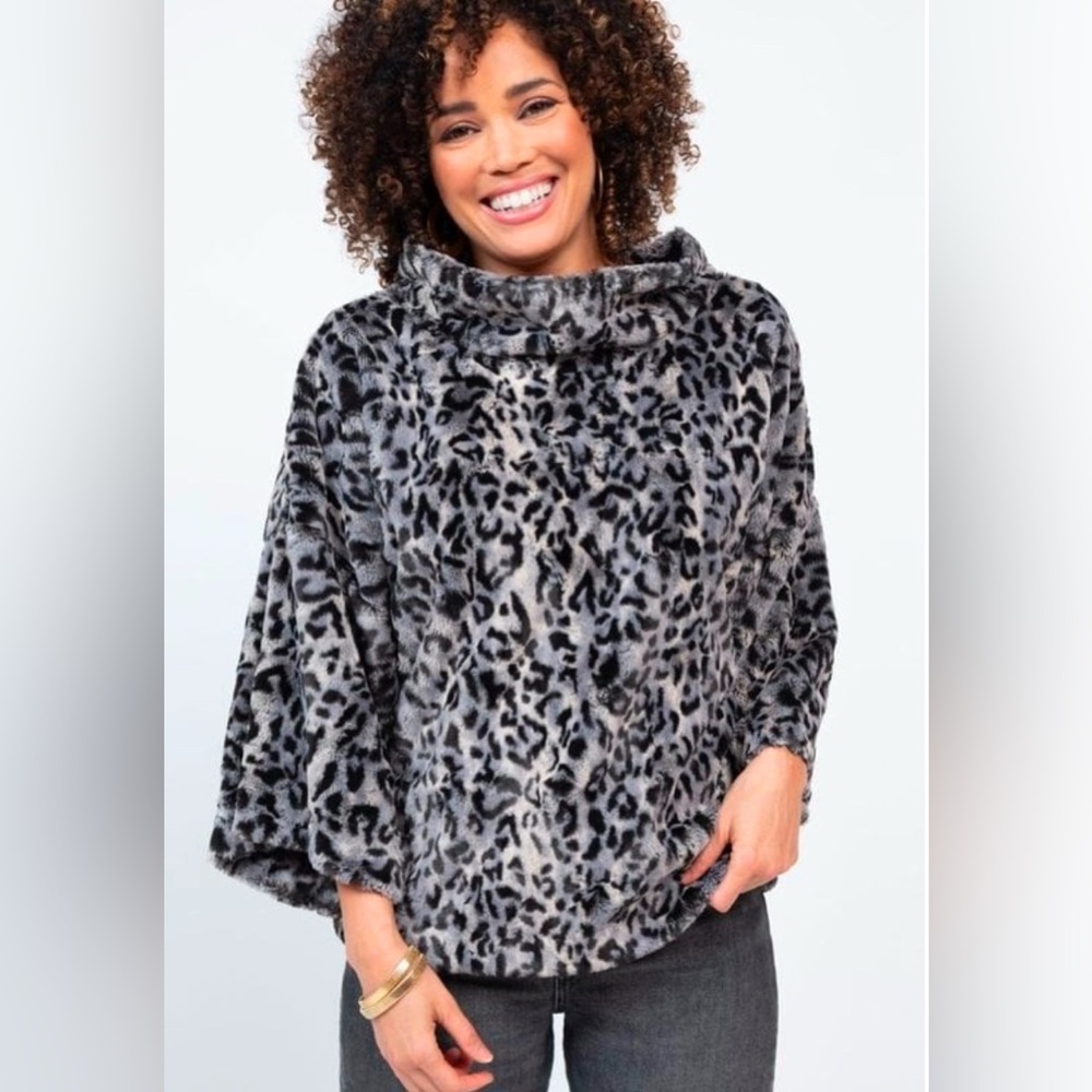 NWOT IVY JANE LEOPARD FUR POPOVER TOP